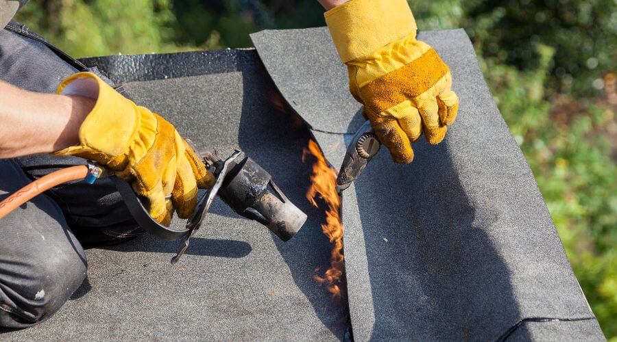 Professional gutter cleaning in Brentwood, NY